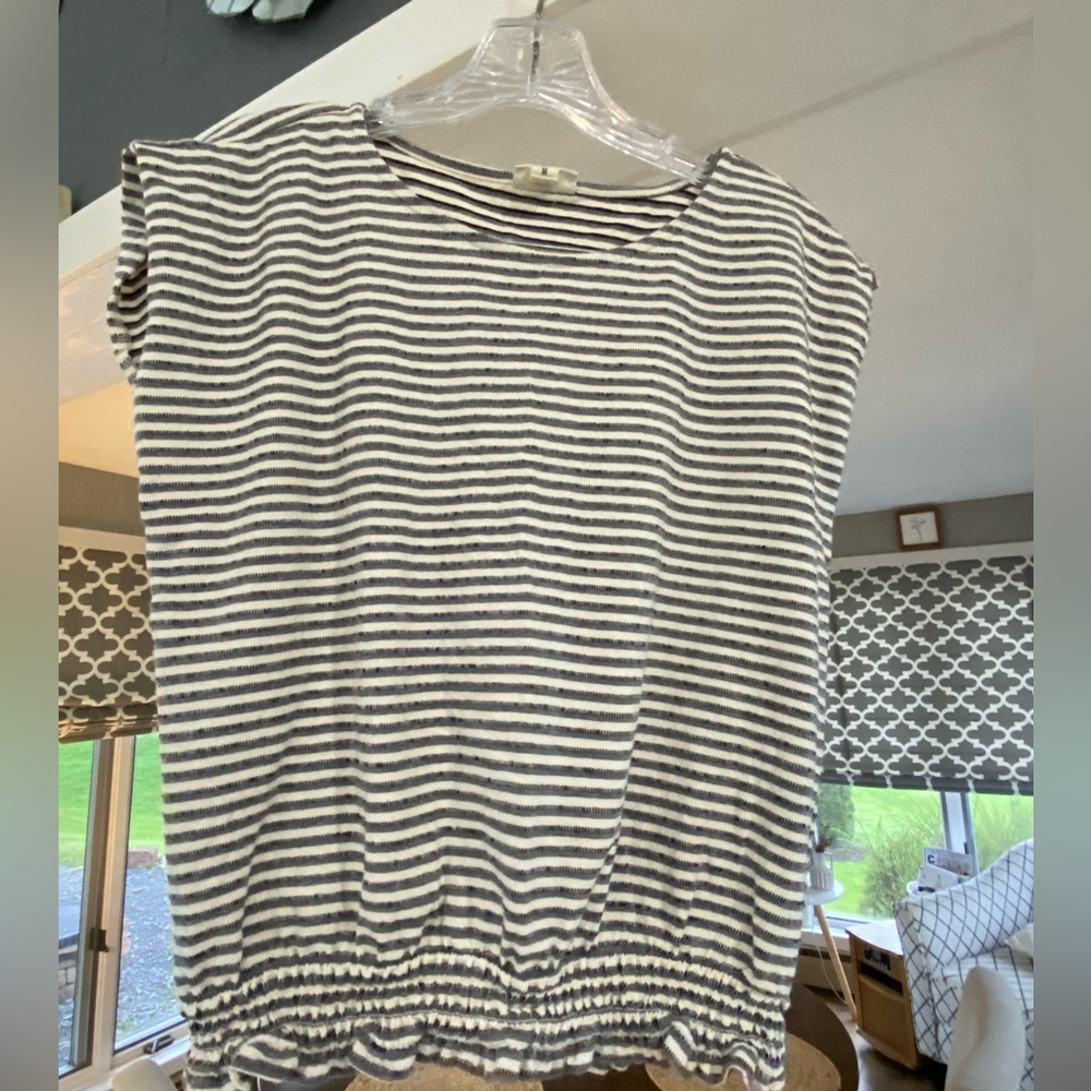 Short sleeve tshirt with sinched waist